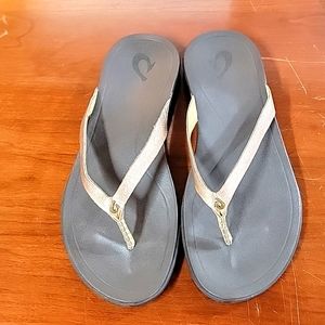 OluKai 🌺 Ho'ōpio Leather Rose Gold Flip-flops size 7